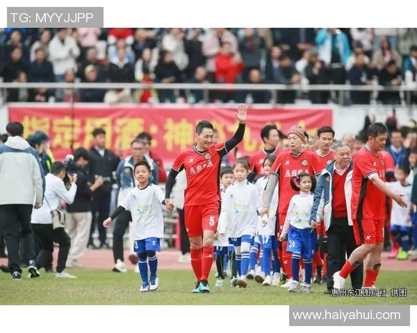 广州足球队状态变革引发热议球迷期待新篇章的崛起与挑战